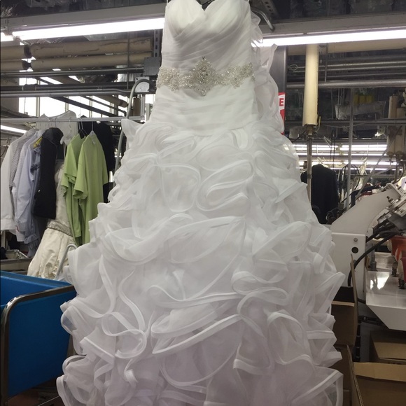 Wedding Dress - Picture 4 of 5